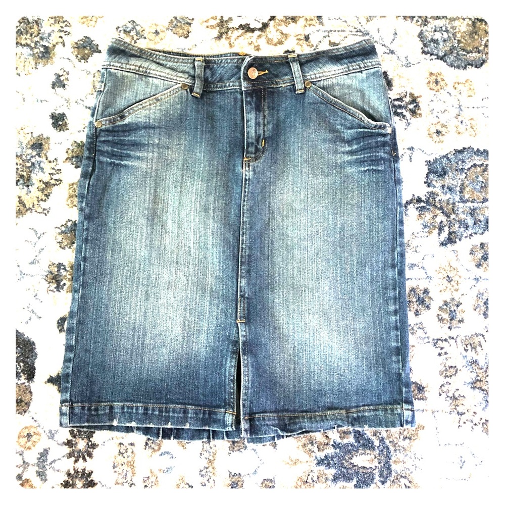 Nice denim skirt.